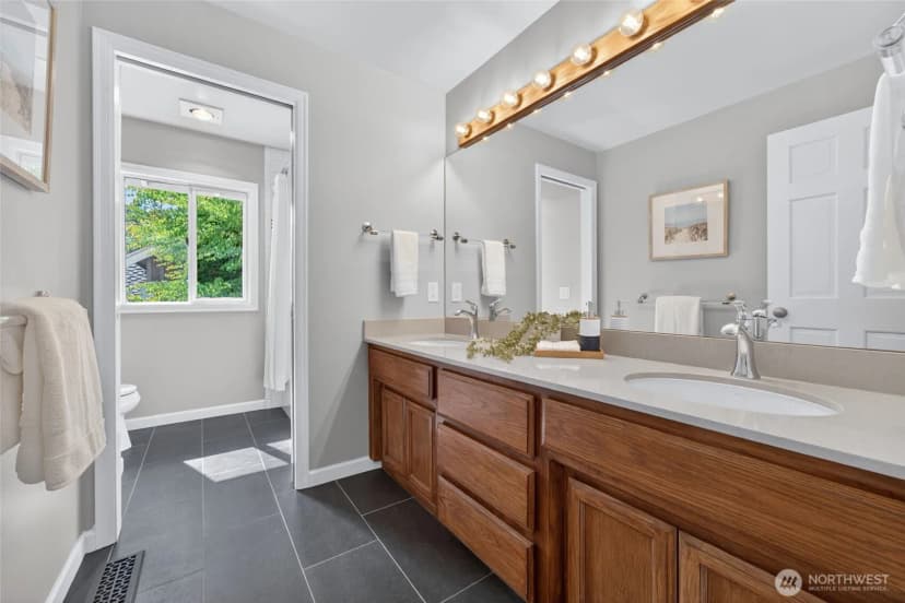 Property photo for 12610 Ne 68th Place, Kirkland photo 21