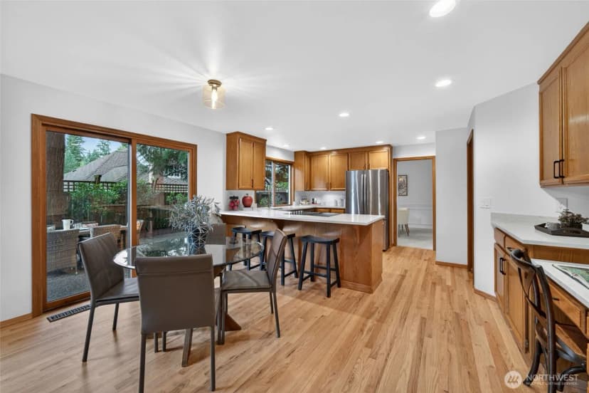 Property photo for 12610 Ne 68th Place, Kirkland photo 15