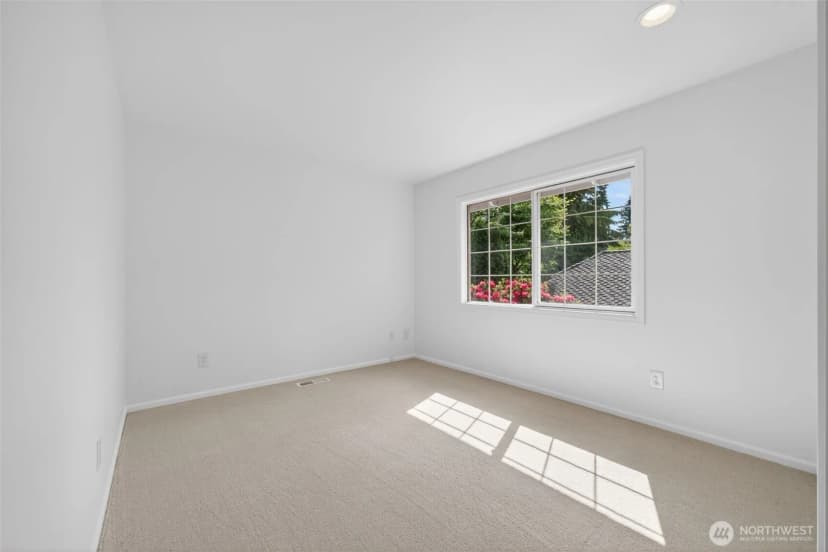 Property photo for 12610 Ne 68th Place, Kirkland photo 26