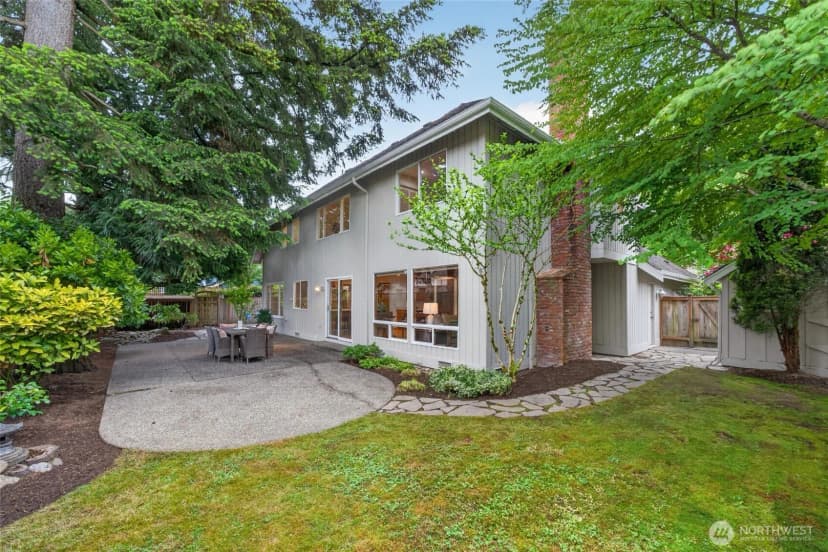 Property photo for 12610 Ne 68th Place, Kirkland photo 4