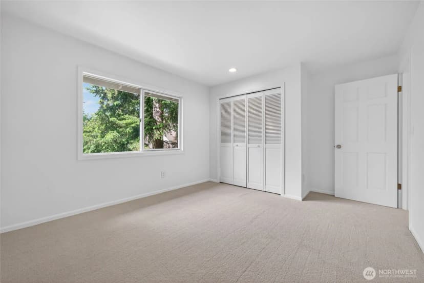 Property photo for 12610 Ne 68th Place, Kirkland photo 27
