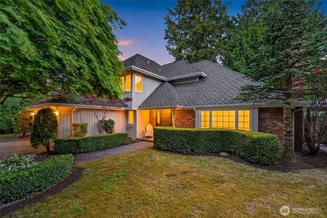 Property photo for 12610 Ne 68th Place, Kirkland