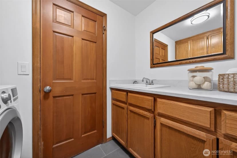 Property photo for 12610 Ne 68th Place, Kirkland photo 32