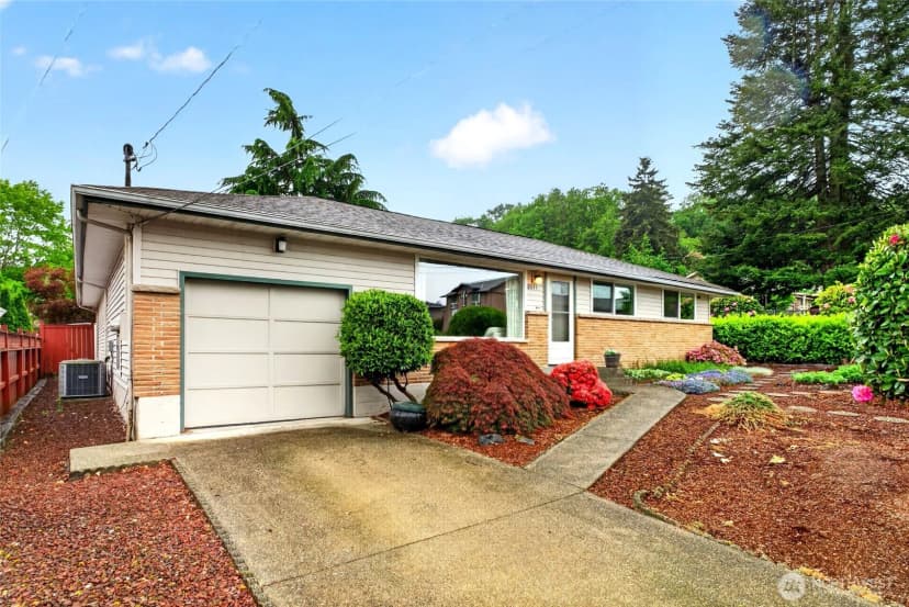 Property photo for 8035 S 116th Street, Seattle photo 2