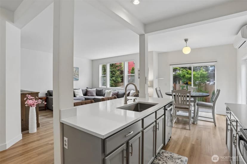 Property photo for 3951 S Chicago St, Seattle photo 13