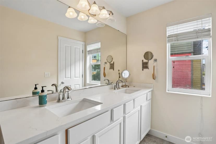 Property photo for 3951 S Chicago St, Seattle photo 18