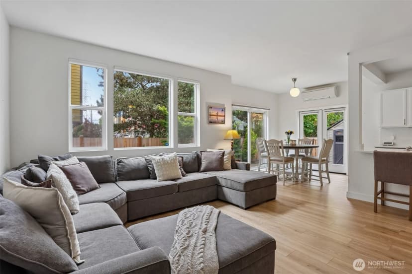 Property photo for 3951 S Chicago St, Seattle photo 6