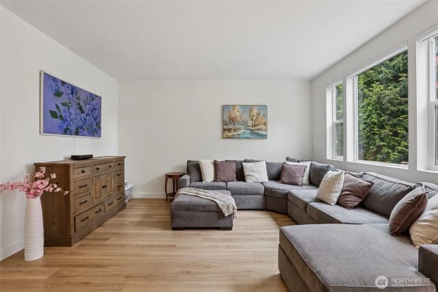 Property photo for 3951 S Chicago St, Seattle photo 5