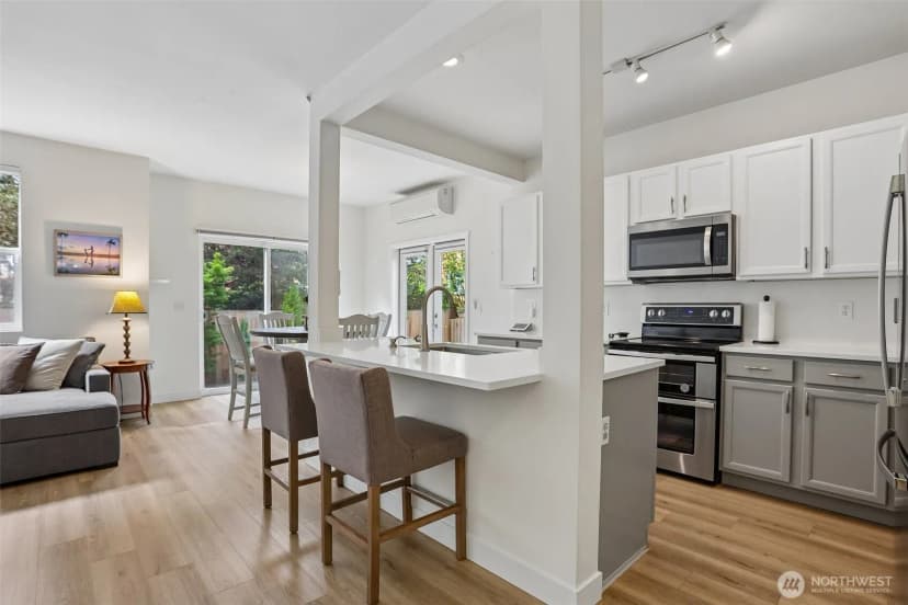 Property photo for 3951 S Chicago St, Seattle photo 10