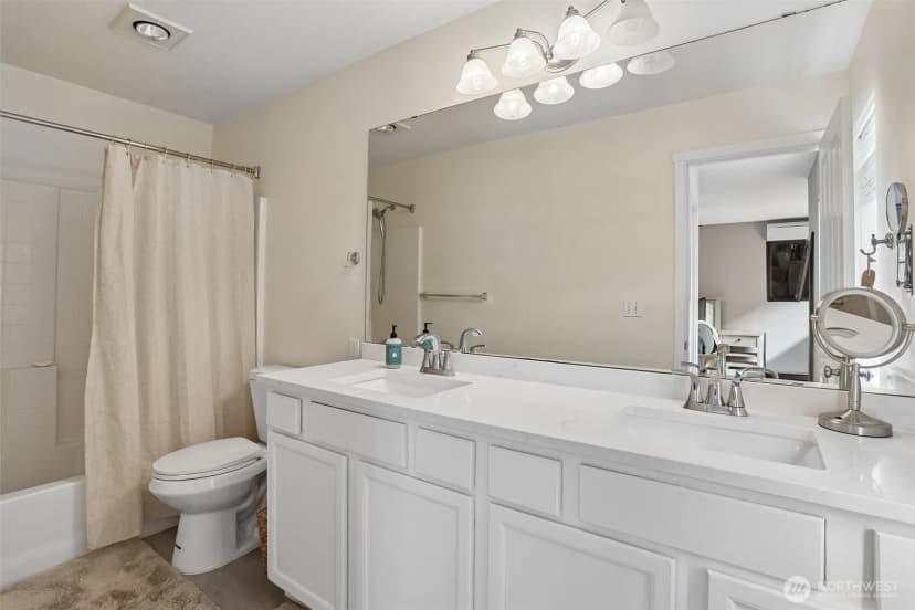 Property photo for 3951 S Chicago St, Seattle photo 17