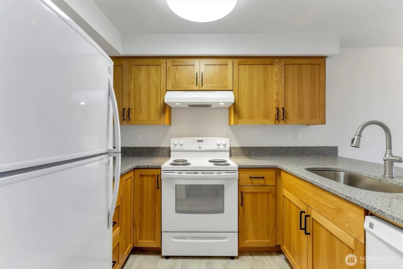 Property photo for 4895 76th Street Sw #d-302, Mukilteo photo 5