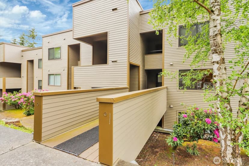 Property photo for 4895 76th Street Sw #d-302, Mukilteo photo 2