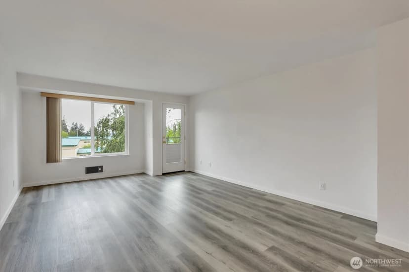 Property photo for 4895 76th Street Sw #d-302, Mukilteo photo 8
