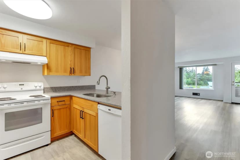 Property photo for 4895 76th Street Sw #d-302, Mukilteo photo 6
