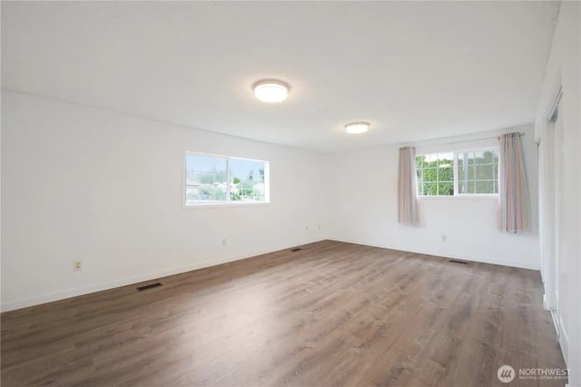 Property photo for 2725 124th Avenue Ct E, Edgewood photo 9