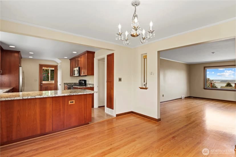 Property photo for 6901 40th Avenue Sw, Seattle photo 13