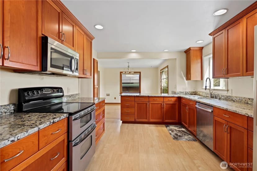 Property photo for 6901 40th Avenue Sw, Seattle photo 15