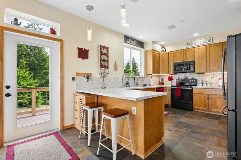 Property photo for 90 W Jeanne Saeger Park, Shelton photo 16