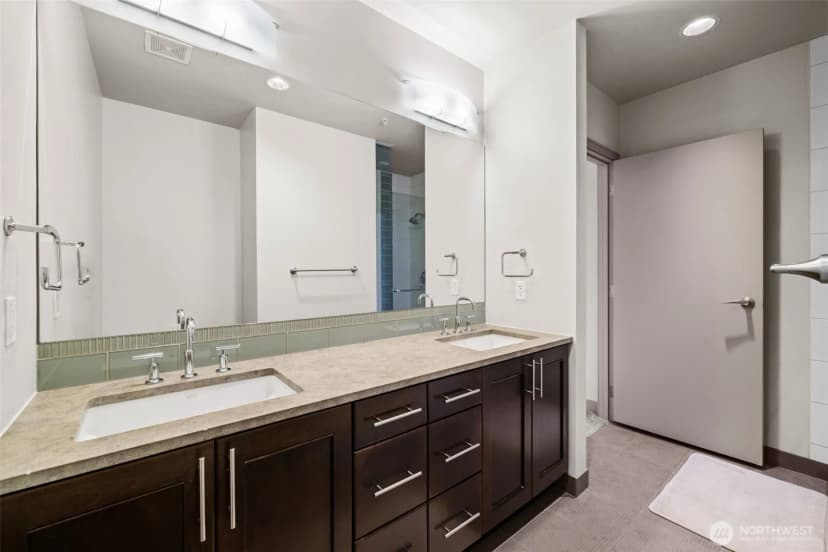 Property photo for 10610 Ne 9th Place #2307, Bellevue photo 27