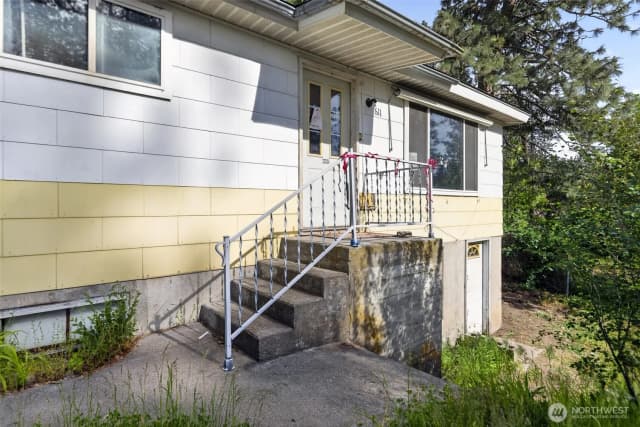 Property photo for 611 S Farr Rd, Spokane