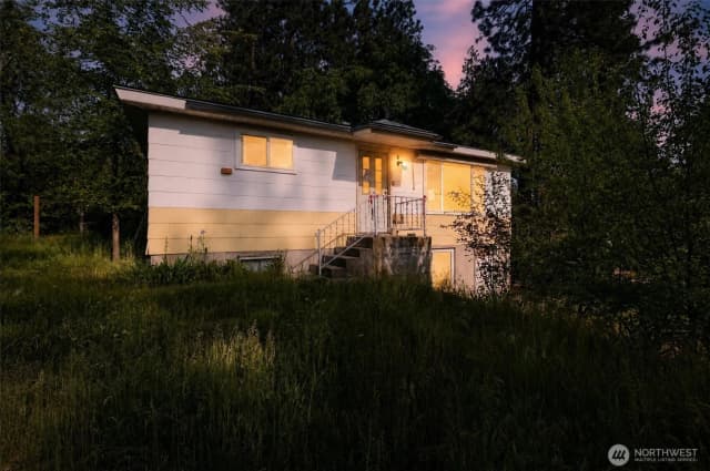 Property photo for 611 S Farr Rd, Spokane photo 3