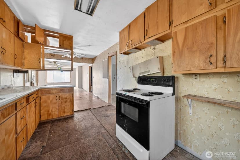 Property photo for 611 S Farr Rd, Spokane photo 9