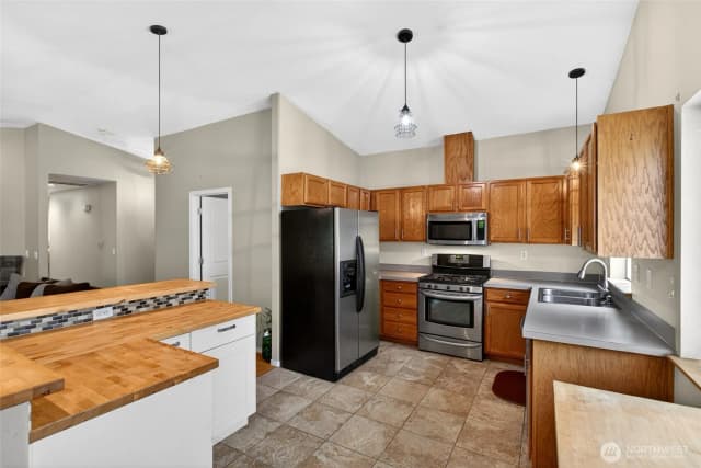 Property photo for 10702 211th Avenue Ct E, Bonney Lake photo 5