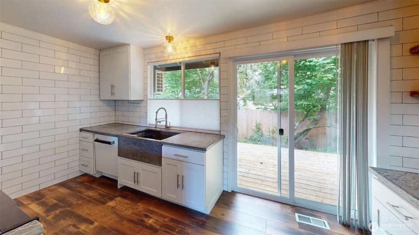 Property photo for 6011 185th Street Sw, Lynnwood photo 12