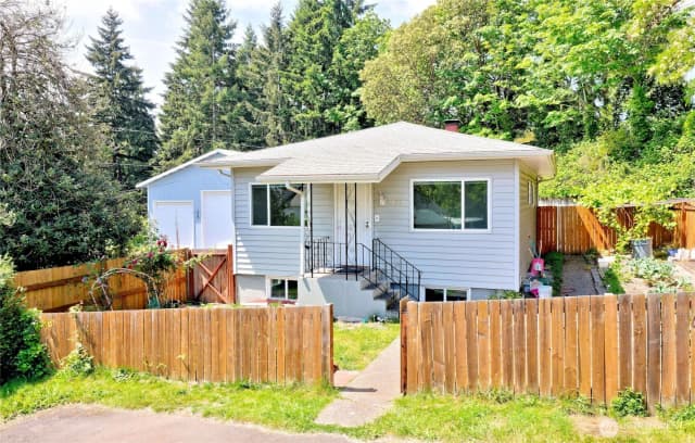 Property photo for 423 Lind Avenue Sw, Renton photo 2
