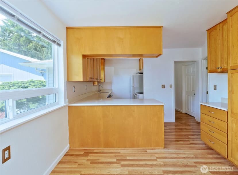 Property photo for 423 Lind Avenue Sw, Renton photo 9