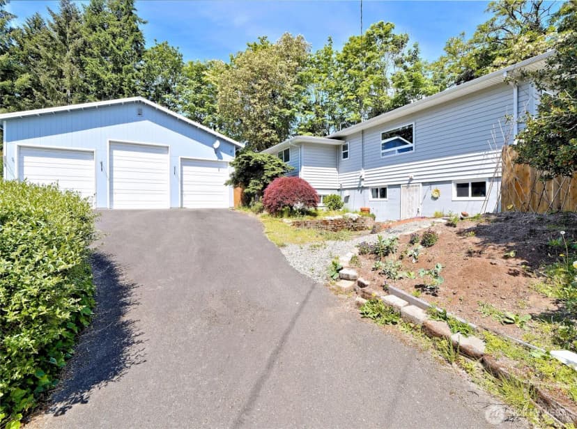 Property photo for 423 Lind Avenue Sw, Renton photo 3