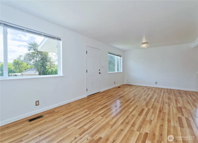 Property photo for 423 Lind Avenue Sw, Renton photo 5