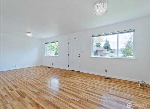 Property photo for 423 Lind Avenue Sw, Renton photo 4