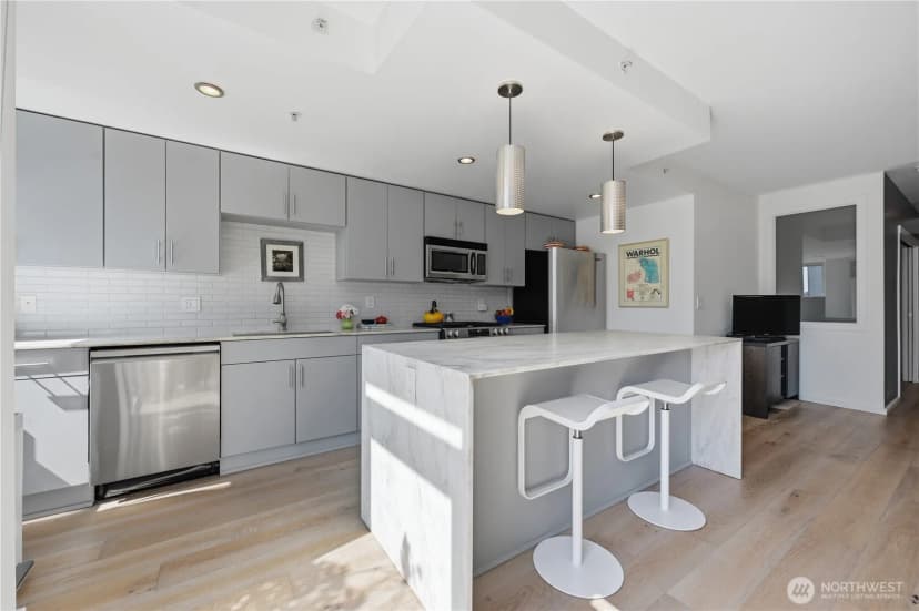 Property photo for 76 Cedar Street #611, Seattle photo 10