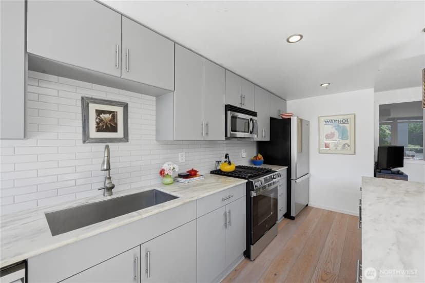 Property photo for 76 Cedar Street #611, Seattle photo 11
