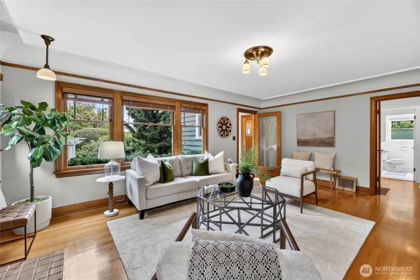 Property photo for 4036 44th Avenue Sw, Seattle photo 4