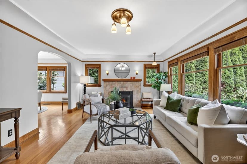 Property photo for 4036 44th Avenue Sw, Seattle photo 3