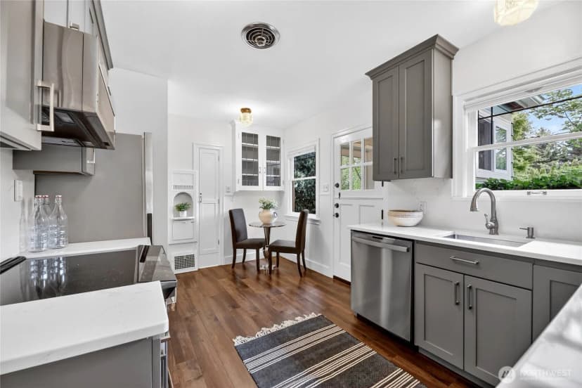 Property photo for 4036 44th Avenue Sw, Seattle photo 10