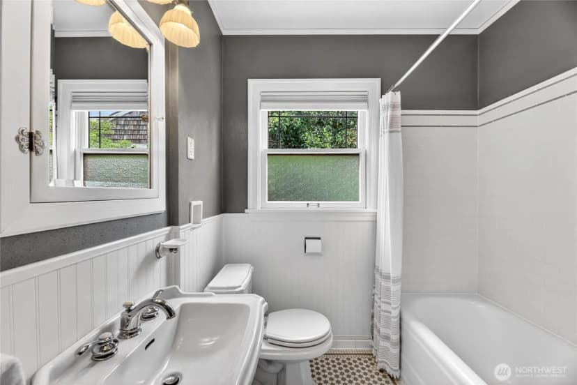 Property photo for 4036 44th Avenue Sw, Seattle photo 15