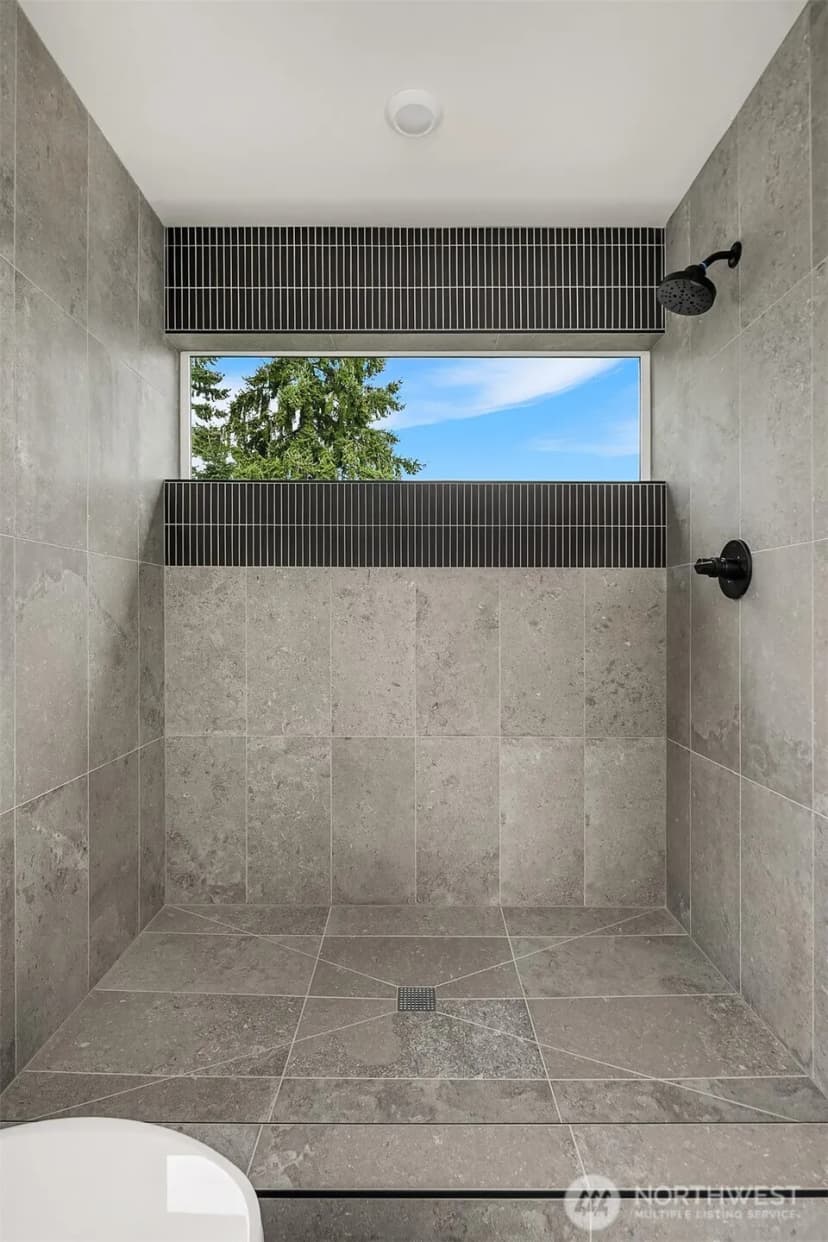 Property photo for 2028 Ne 123rd Street, Seattle photo 13