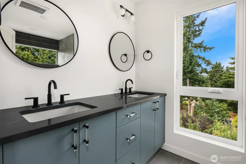 Property photo for 2028 Ne 123rd Street, Seattle photo 12
