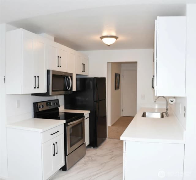 Property photo for 10110 Greenwood Avenue N #306, Seattle photo 3