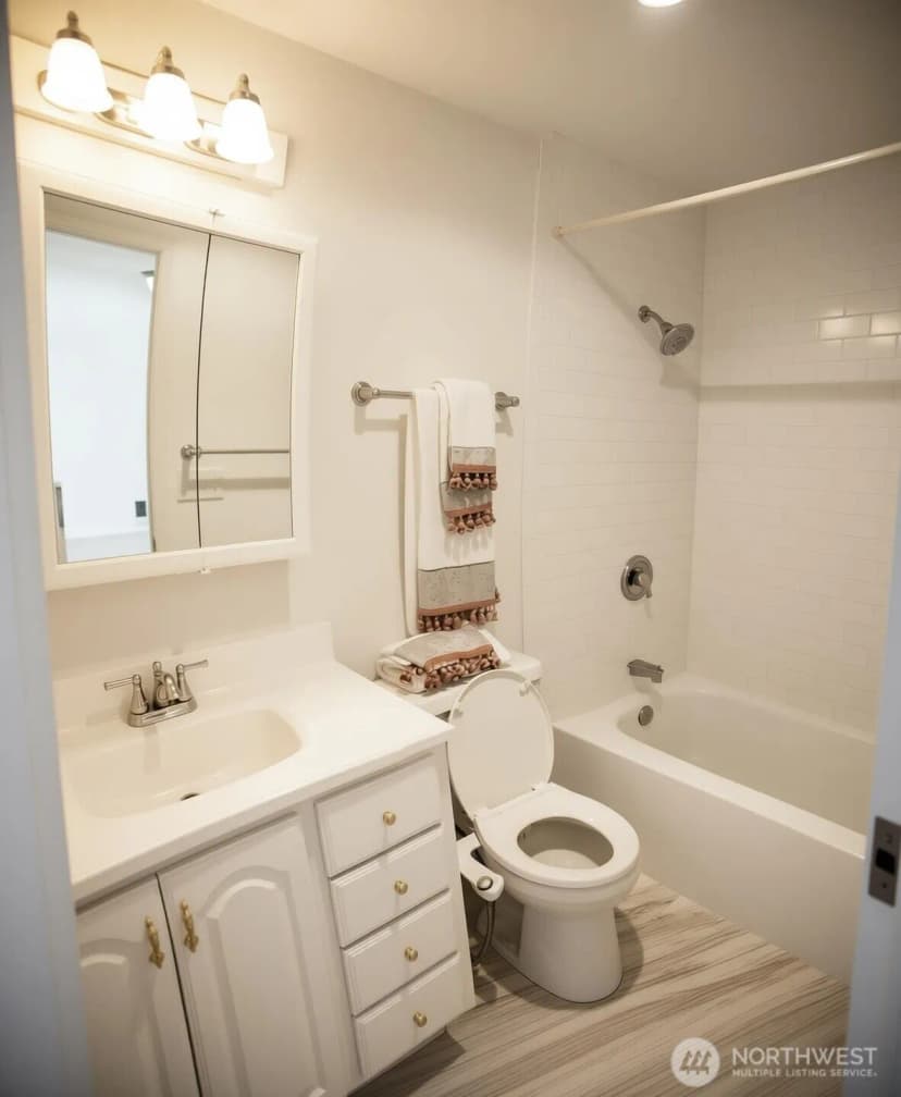 Property photo for 10110 Greenwood Avenue N #306, Seattle photo 6