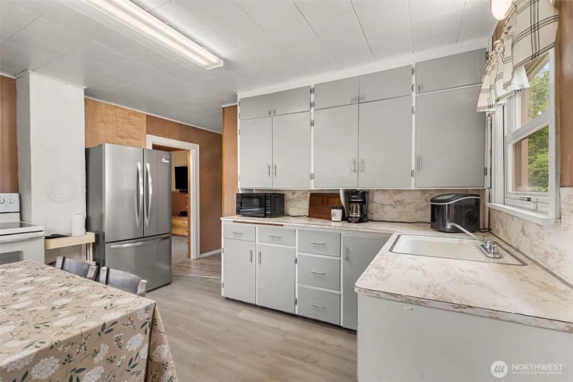 Property photo for 702 King Road, Winlock photo 8