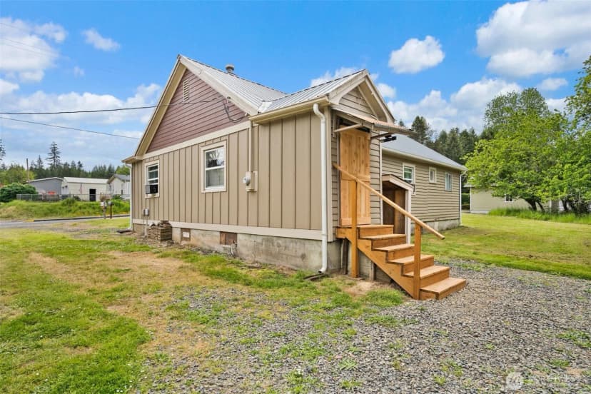 Property photo for 702 King Road, Winlock photo 17