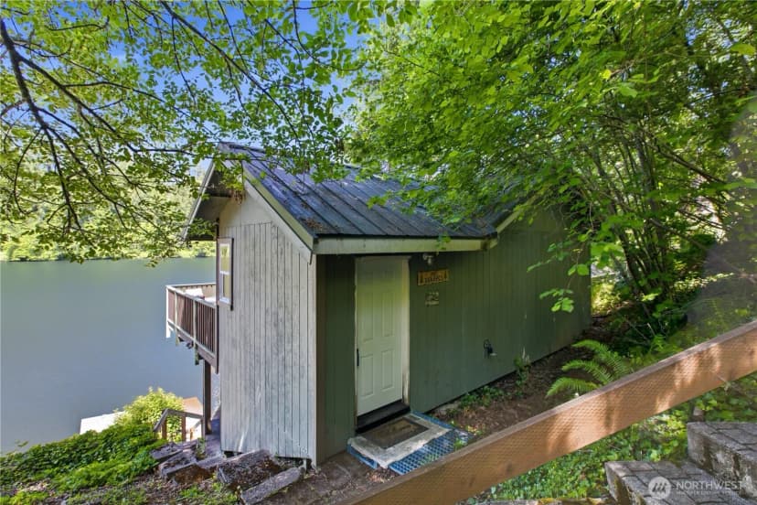Property photo for 39420 Ski Park Road E, Eatonville photo 18