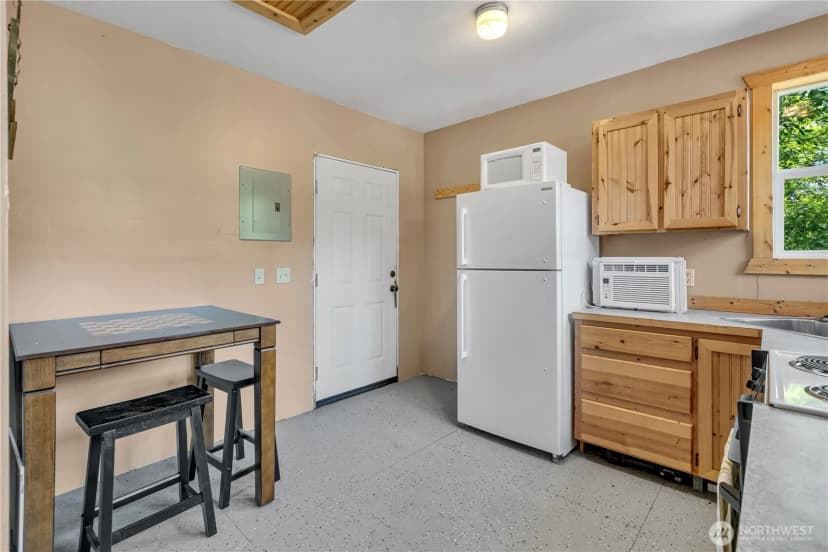Property photo for 39420 Ski Park Road E, Eatonville photo 4
