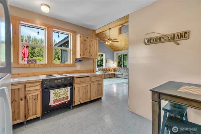 Property photo for 39420 Ski Park Road E, Eatonville photo 2