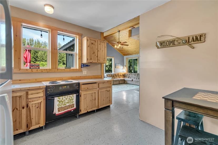 Property photo for 39420 Ski Park Road E, Eatonville photo 2