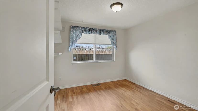 Property photo for 2618 168th Place Ne, Bellevue photo 18